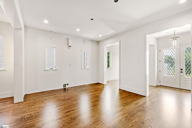 33 N Textile Avenue, Greenville, SC 29611