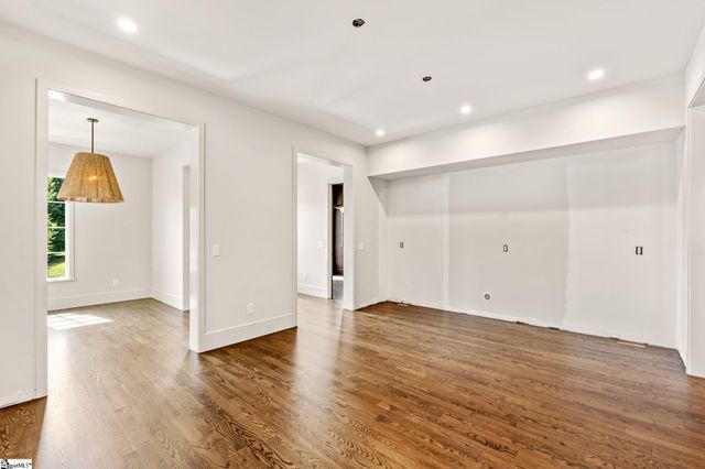 33 N Textile Avenue, Greenville, SC 29611