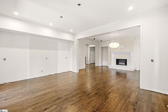 33 N Textile Avenue, Greenville, SC 29611