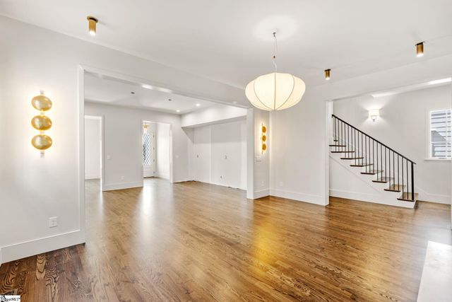33 N Textile Avenue, Greenville, SC 29611