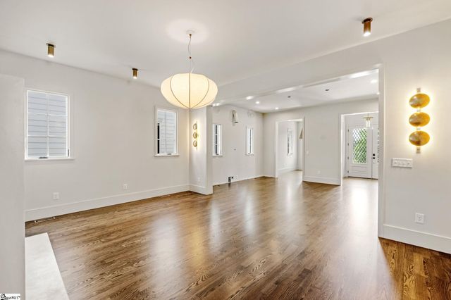 33 N Textile Avenue, Greenville, SC 29611