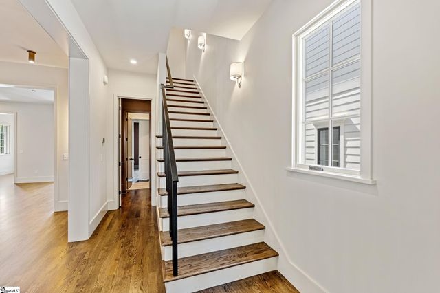 33 N Textile Avenue, Greenville, SC 29611