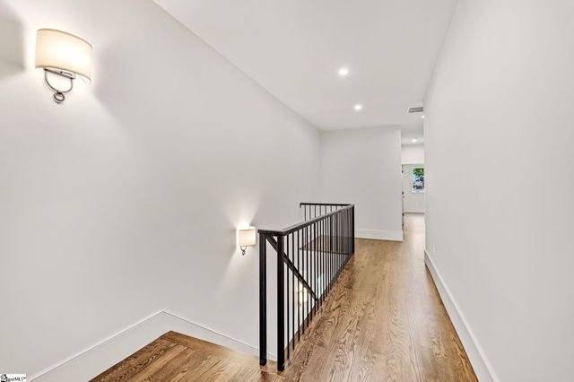 33 N Textile Avenue, Greenville, SC 29611