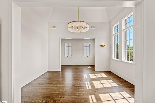 33 N Textile Avenue, Greenville, SC 29611