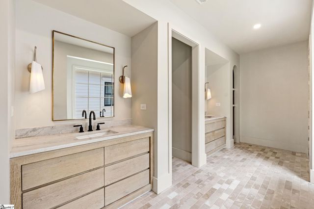 33 N Textile Avenue, Greenville, SC 29611