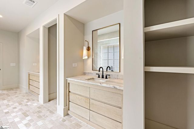 33 N Textile Avenue, Greenville, SC 29611