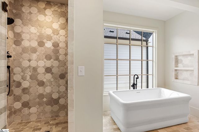 33 N Textile Avenue, Greenville, SC 29611