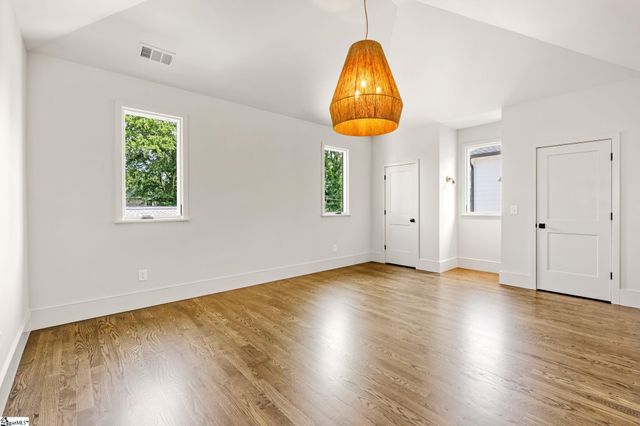 33 N Textile Avenue, Greenville, SC 29611