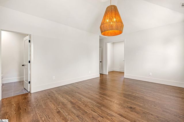 33 N Textile Avenue, Greenville, SC 29611