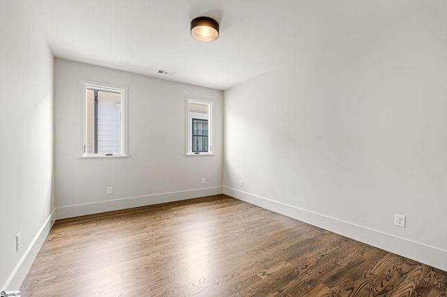 33 N Textile Avenue, Greenville, SC 29611