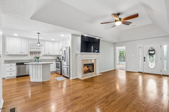 664 Community Ct, Gallatin, TN 37066