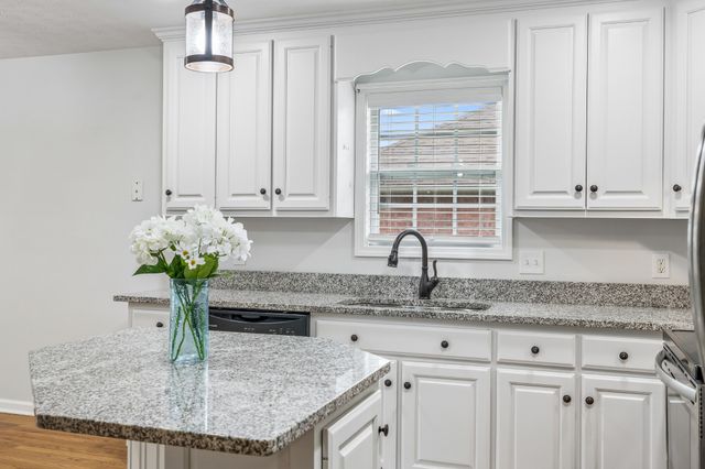664 Community Ct, Gallatin, TN 37066