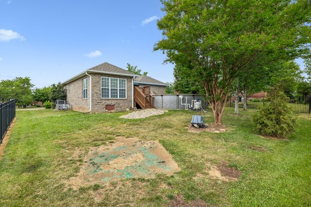 664 Community Ct, Gallatin, TN 37066