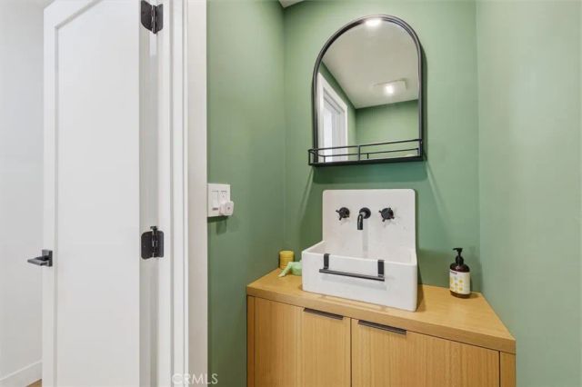 11936 Gorham, Los Angeles, CA 90049