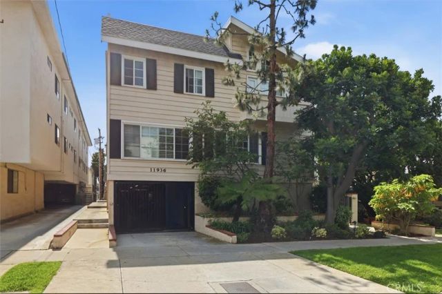 11936 Gorham, Los Angeles, CA 90049