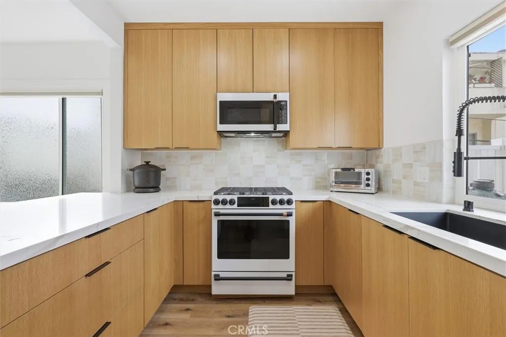 11936 Gorham, Los Angeles, CA 90049