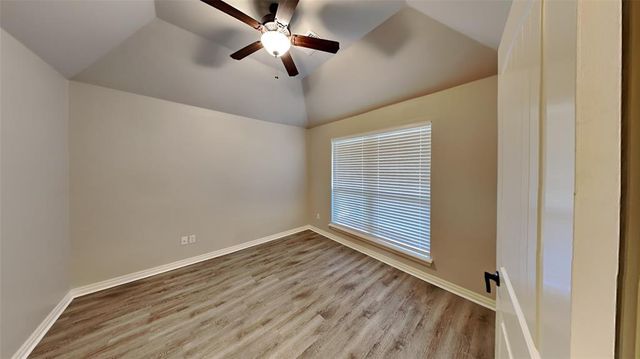 5720 St James Place, Oklahoma City, OK 73179