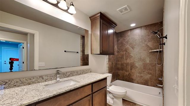 5720 St James Place, Oklahoma City, OK 73179