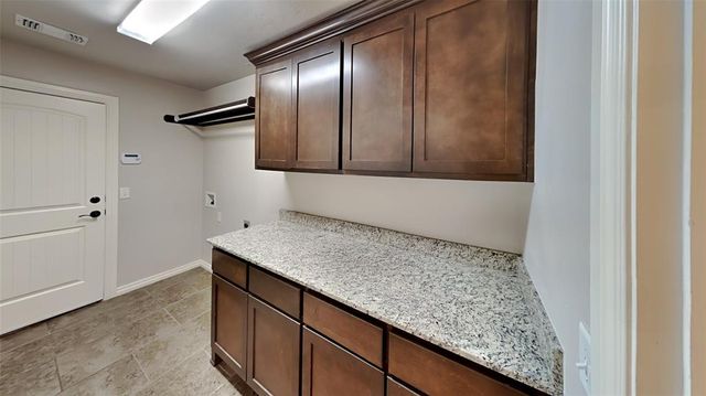 5720 St James Place, Oklahoma City, OK 73179