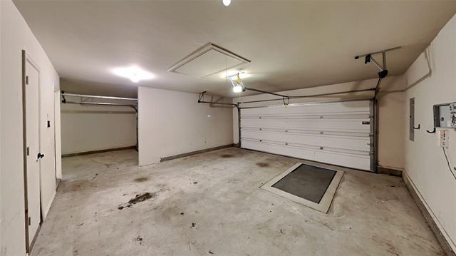 5720 St James Place, Oklahoma City, OK 73179