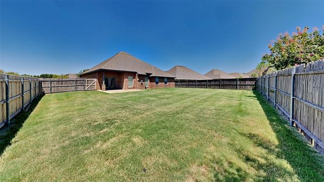 5720 St James Place, Oklahoma City, OK 73179