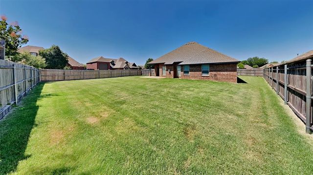 5720 St James Place, Oklahoma City, OK 73179