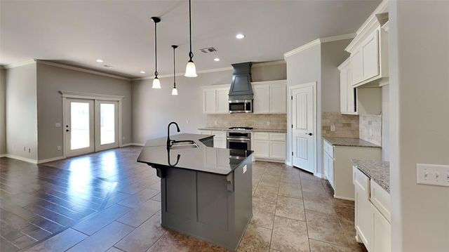 5720 St James Place, Oklahoma City, OK 73179