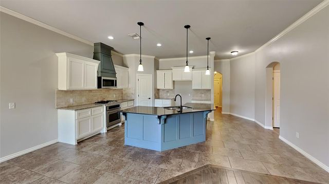 5720 St James Place, Oklahoma City, OK 73179