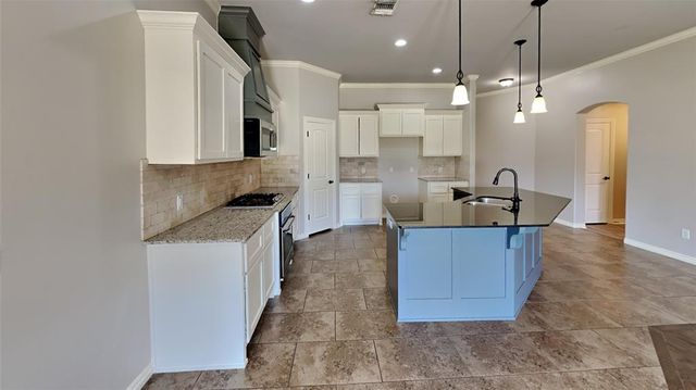 5720 St James Place, Oklahoma City, OK 73179