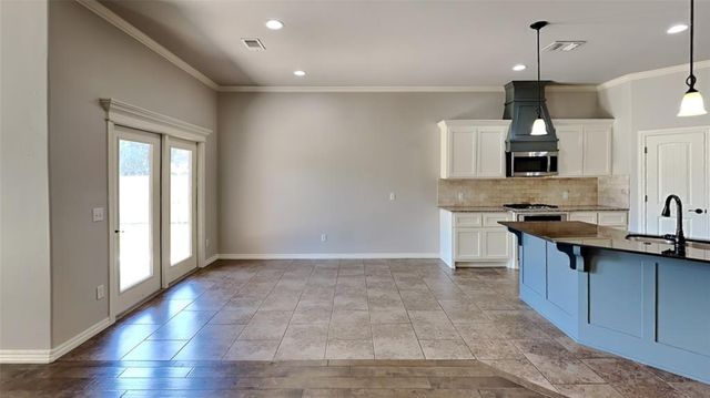 5720 St James Place, Oklahoma City, OK 73179