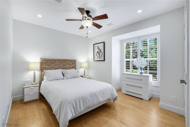 1560 Clermont DR D-201, Naples, FL 34109