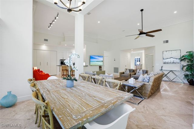 1560 Clermont DR D-201, Naples, FL 34109