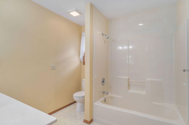 3969 W Greenwood Street, Springfield, MO 65807