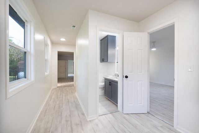 5183 Cherokee Lane, Mclouth, KS 66054