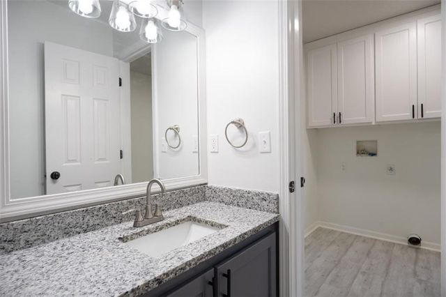 5183 Cherokee Lane, Mclouth, KS 66054