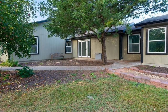 5183 Cherokee Lane, Mclouth, KS 66054