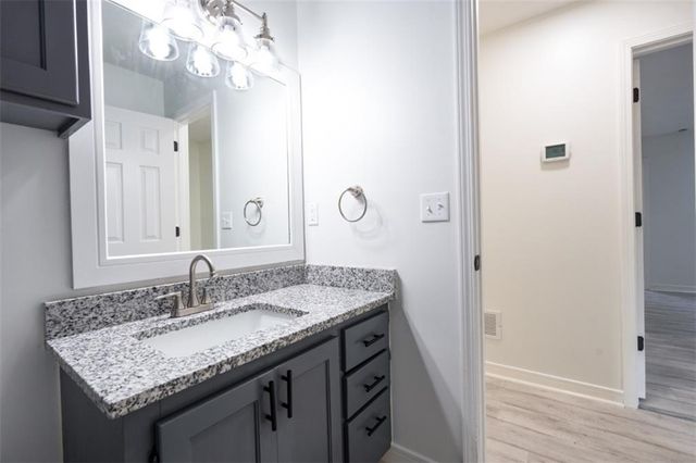 5183 Cherokee Lane, Mclouth, KS 66054