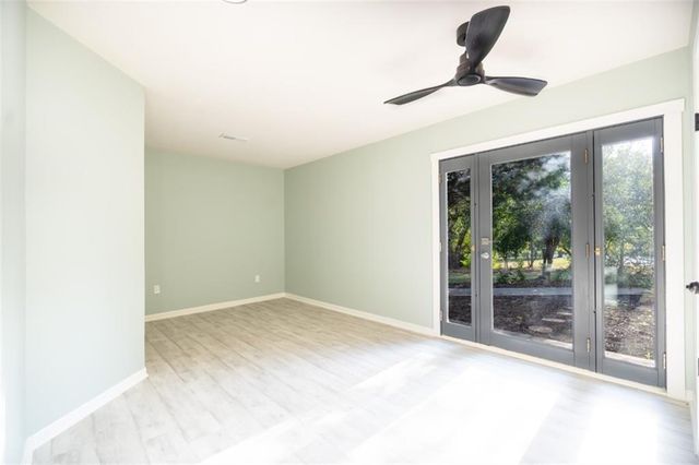 5183 Cherokee Lane, Mclouth, KS 66054