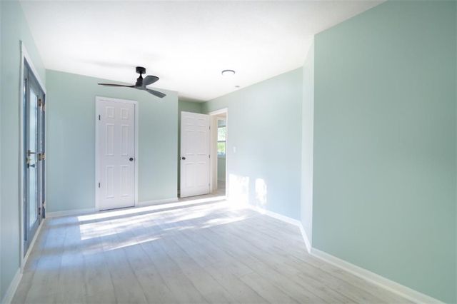 5183 Cherokee Lane, Mclouth, KS 66054