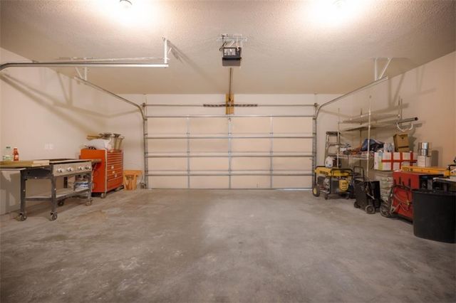 5183 Cherokee Lane, Mclouth, KS 66054