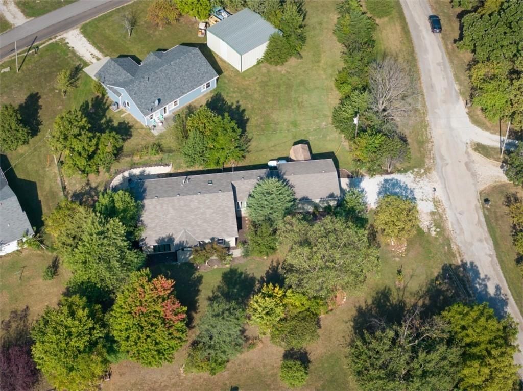 5183 Cherokee Lane, Mclouth, KS 66054