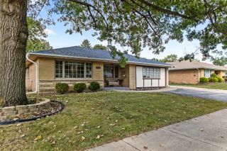 7916 W 113th Place, Palos Hills, IL 60465