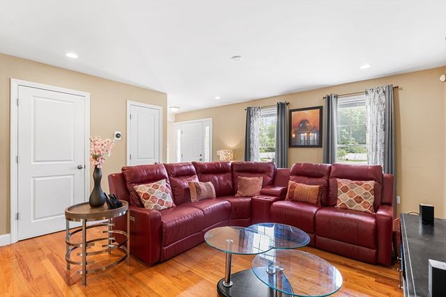 95 Prospect Ter, Brockton, MA 02301