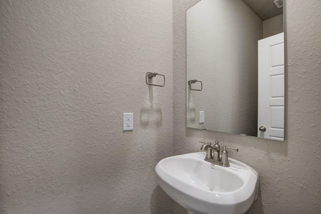 416 Jills Path, Seguin, TX 78155