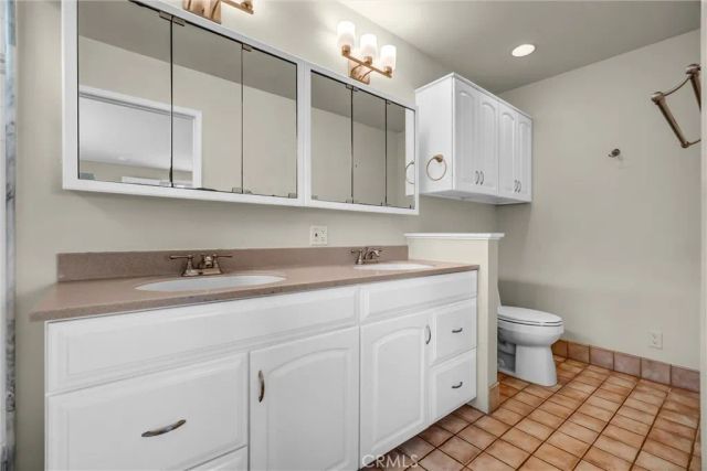 9072 Colbreggan Dr., Huntington Beach, CA 92646