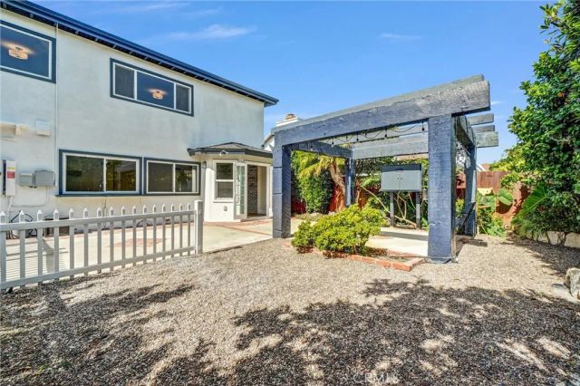 9072 Colbreggan Dr., Huntington Beach, CA 92646