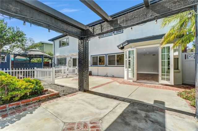 9072 Colbreggan Dr., Huntington Beach, CA 92646