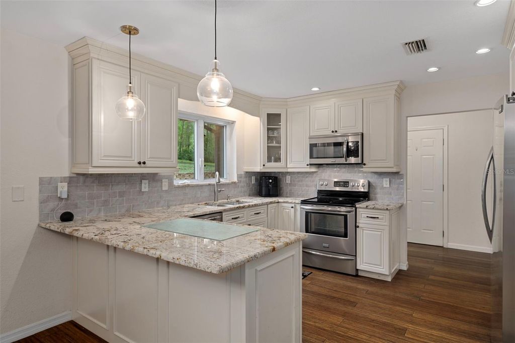 Image 14 of property listing at 15839 POWERLINE ROAD, Dade City, FL 33523