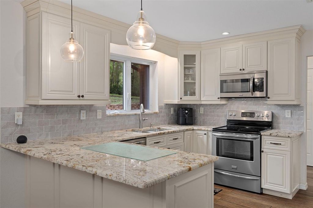 Image 15 of property listing at 15839 POWERLINE ROAD, Dade City, FL 33523