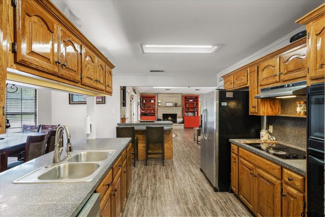 163 Granada SQ, Canton, TX 75103